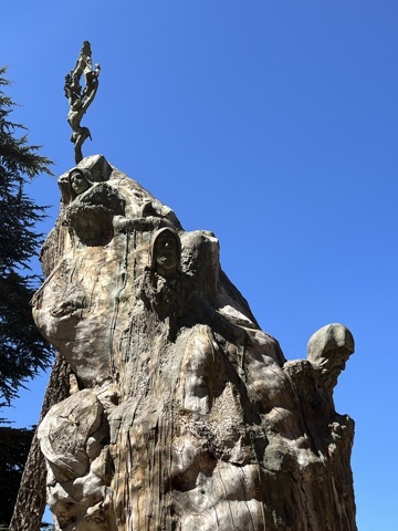 Sculptures des visages des Saints du Liban