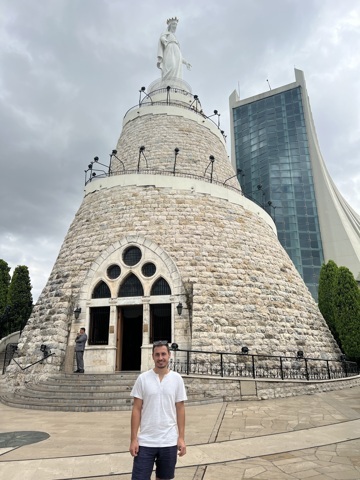 Statue de Notre Dame du Liban