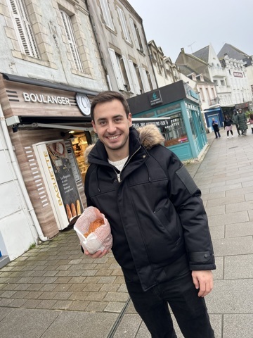 Content avec son Kouign-amann