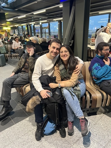 A l’aéroport, en attente de la voiture