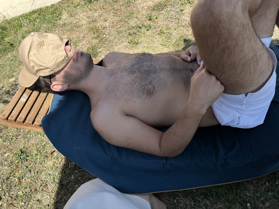 Ronflement au bord de la piscine