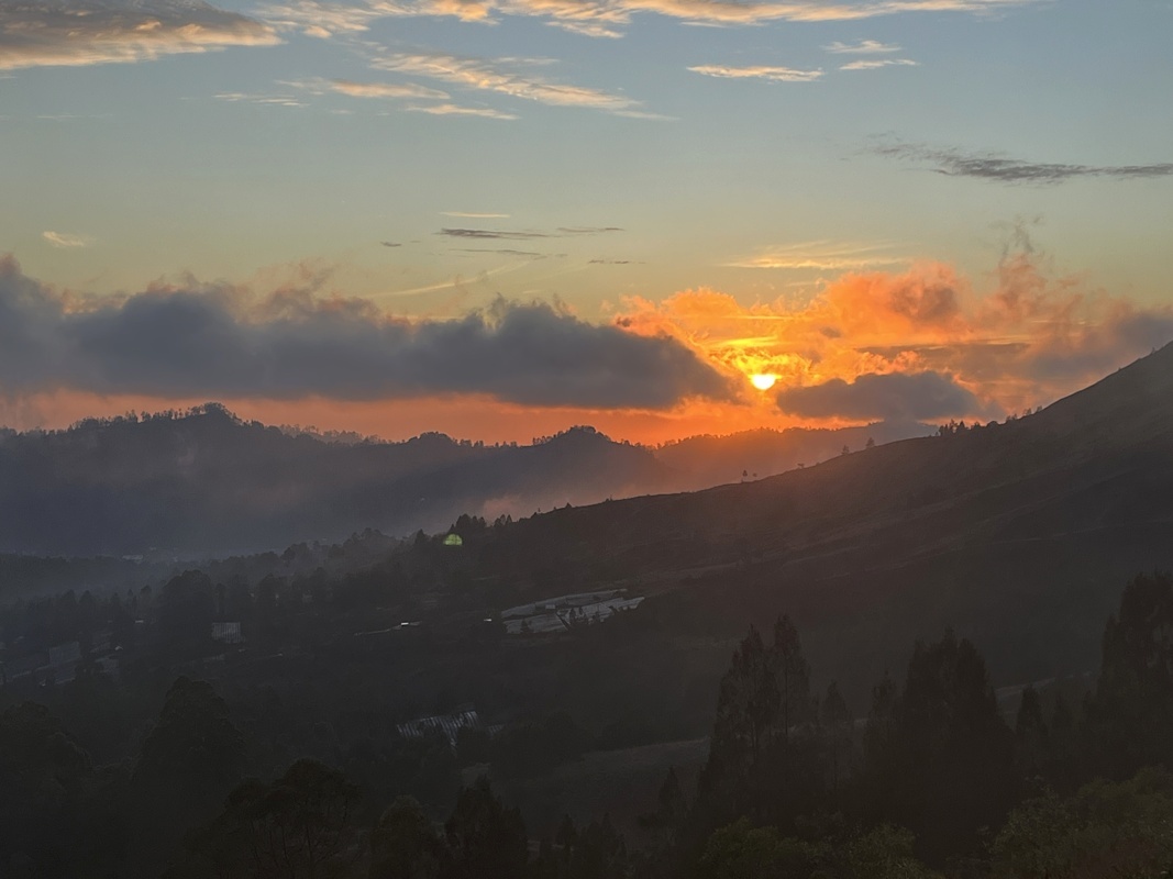Sunset mont batur