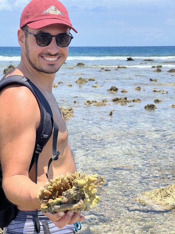 Quelqu’un veut un morceau de corail ?