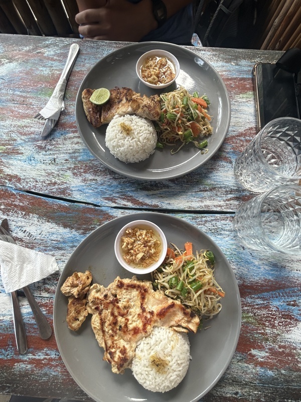 Poulet et poisson grillé