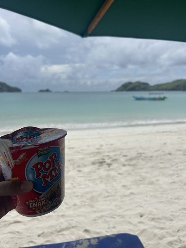 Demi journée plage, mais on avait pas anticipé le repas, la bas ils vendent c’est soit chips soit noodles