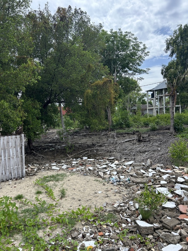 Dans les terres de Gili Air, les habitations des locaux et l’état