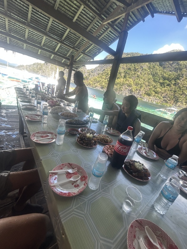 Repas cuisiné par l’équipage pendant nos baignades