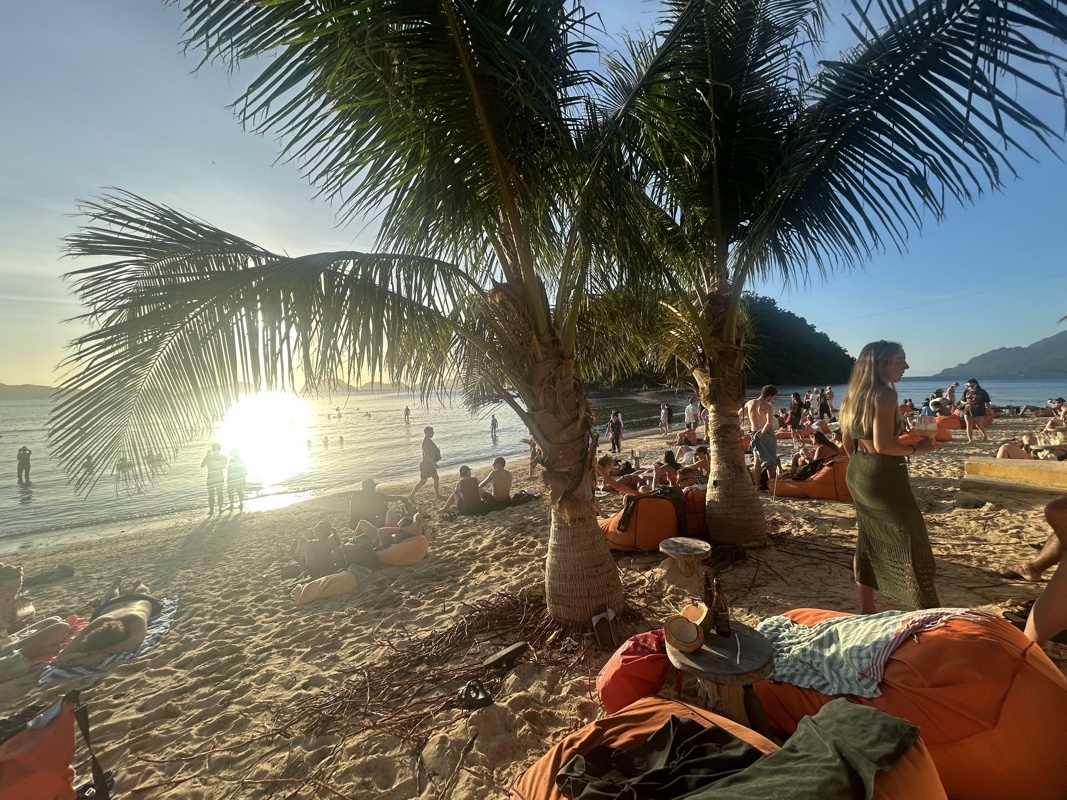On n’est pas seul pour le coucher de soleil