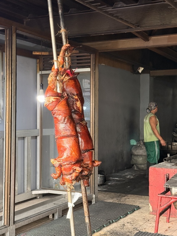 Nous avons fait un rue avec que les shops de cochon, les garçons ont mêmes goûtés
