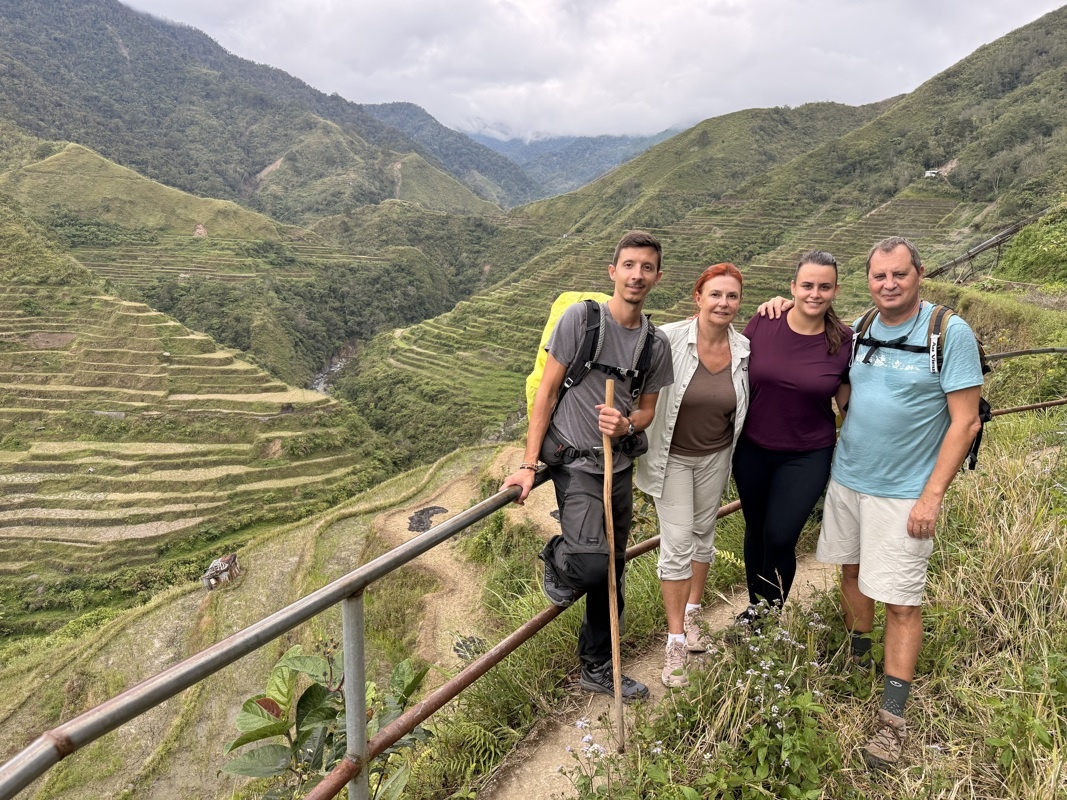 Trek dans les montagnes de la Cordillère