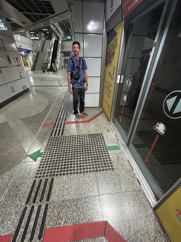 On respecte les marquages dans le métro