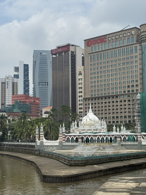 Masjid Jamek Sultan Abdul, la mosquée iconique située à la rencontre des rivières