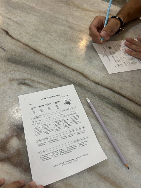 Alors non ce n’est pas un examen, seulement notre commande au bar à salade. Tellement pratique finalement, un qcm, simple et facile