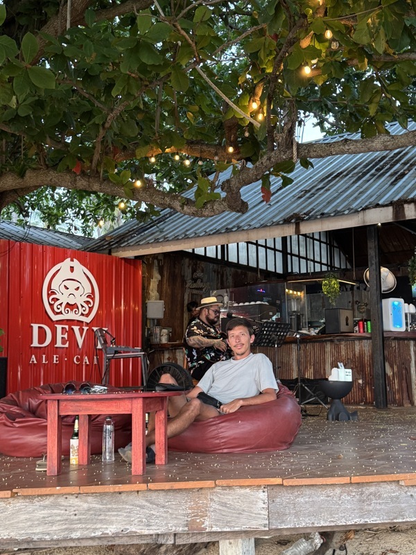 Petit bar pour voir un coucher de soleil