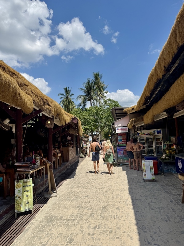 Petite ruelle de Railay