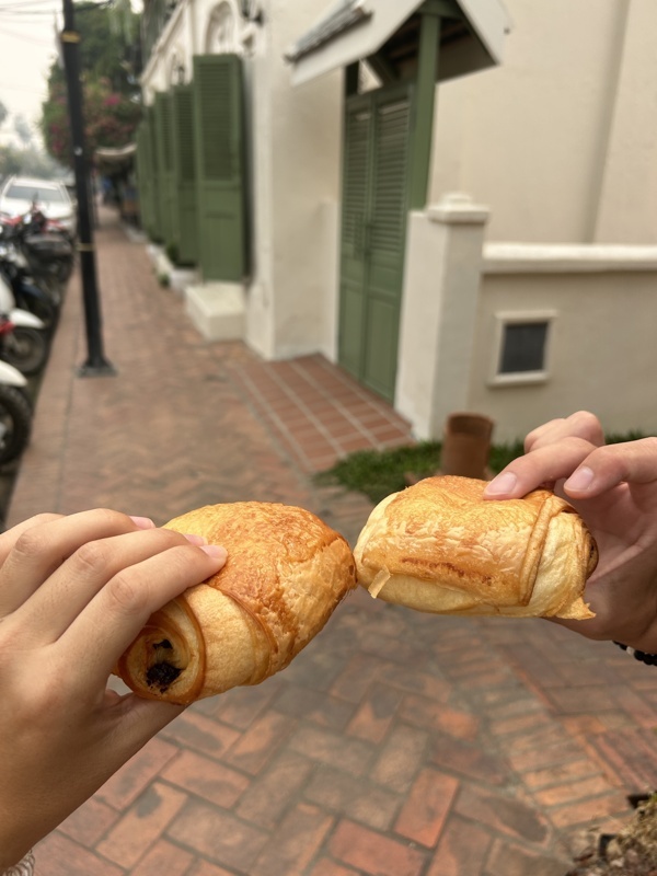 On est allé dans une boulangerie française, que c’est bon !!