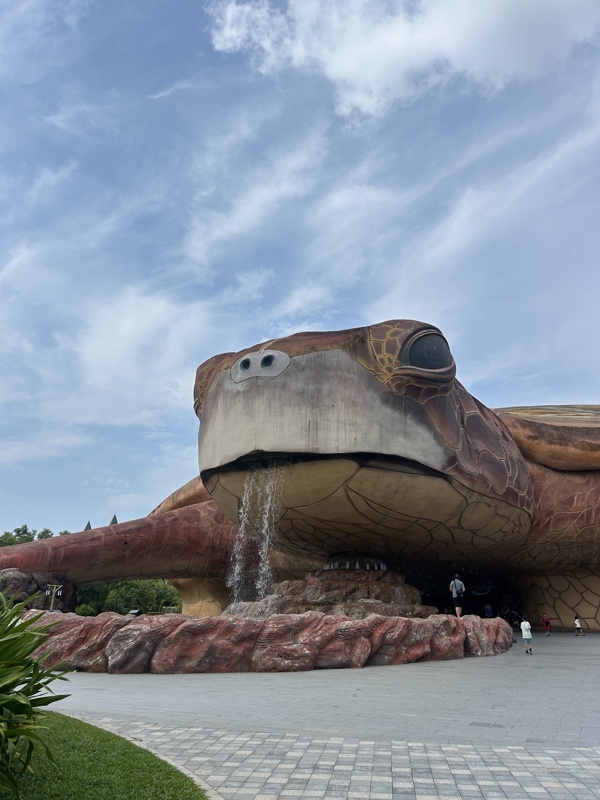 Dans la tortue c’est un magnifique et géant aquarium, ce que nous avons préféré