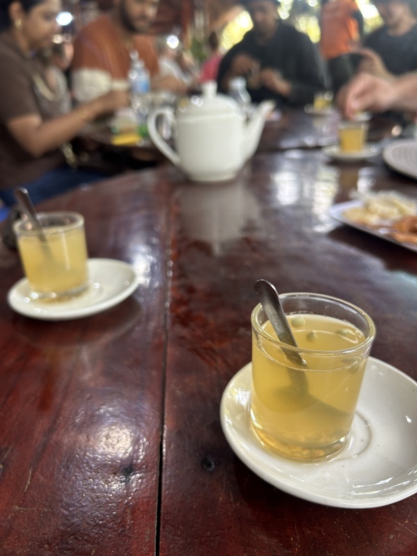Dégustation de thé au miel