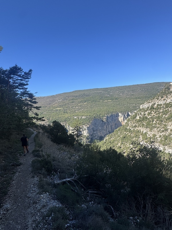 On descend dans le canyon