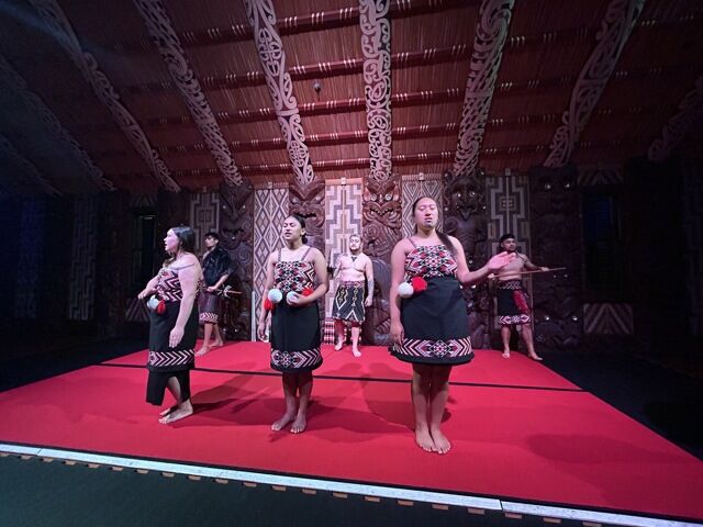 Spectacle maori