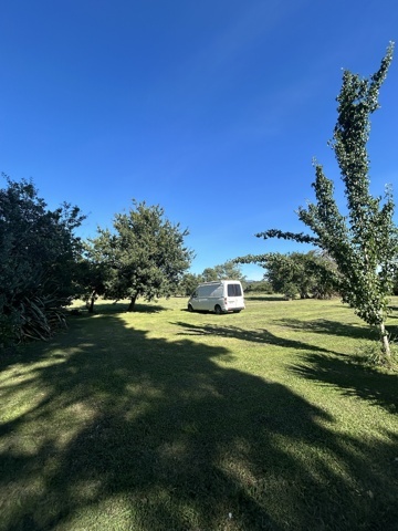 Marcel dans le jardin d’un gentil habitant