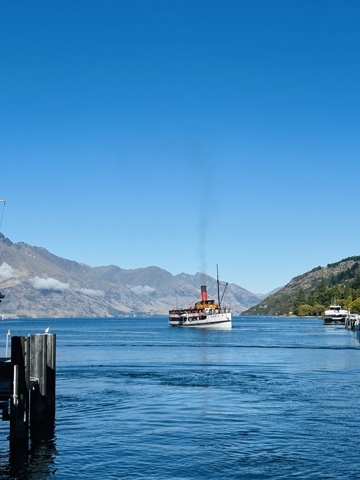 TSE Earnslaw - un des plus anciens bateau à vapeur en activité