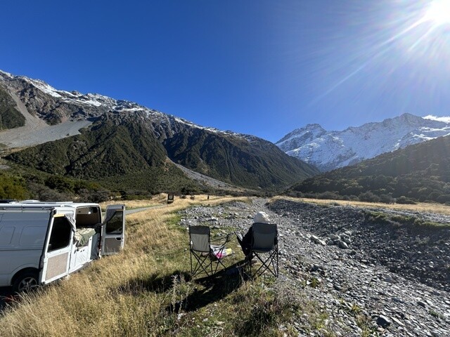 Après 11km pause déjeuner, face aux montagnes