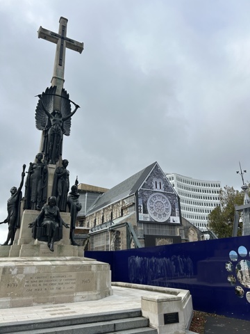 L’église encore en reconstruction