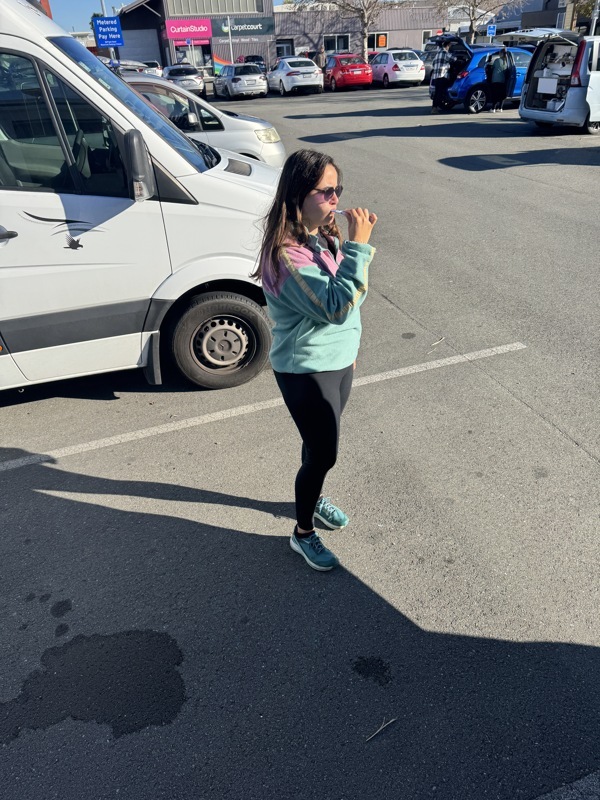 Brossage de dents en pleine ville