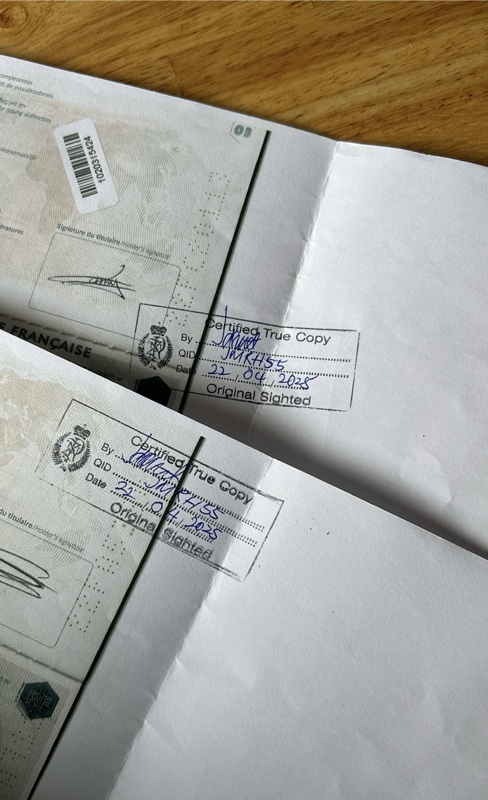 Photocopies des passeports certifiés au commissariat