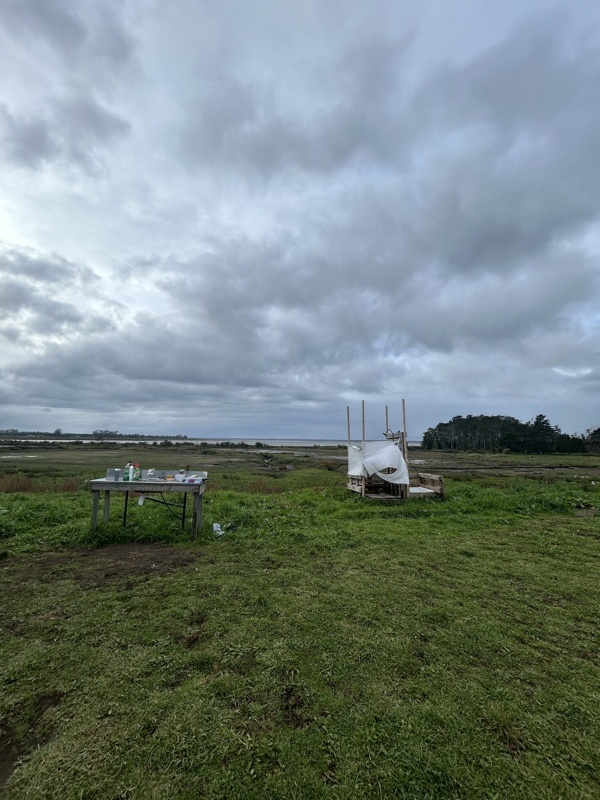 Notre camp : un lavabo et la douche