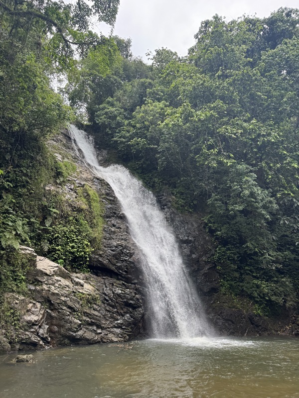 La cascade… pas spectaculaire mais l’eau était très rafraîchissante