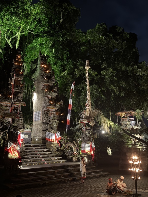 Ouverture pour la danse Kecak
