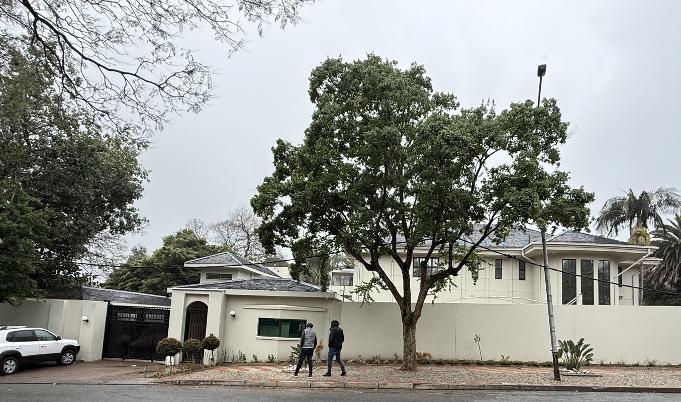 dernière demeure de N.Mandela. seule maison sans barbelés, il ne voulait pas