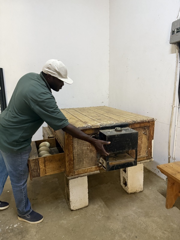 Vieux incubateur des années 20