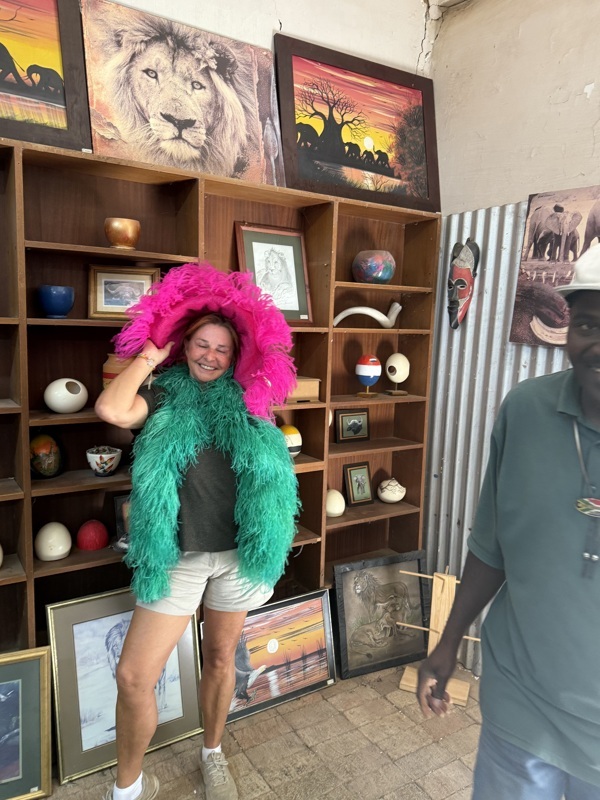 Des commandes pour les grandes marques et les carnavals…mon truc en plumes, plumes de ….lalalala