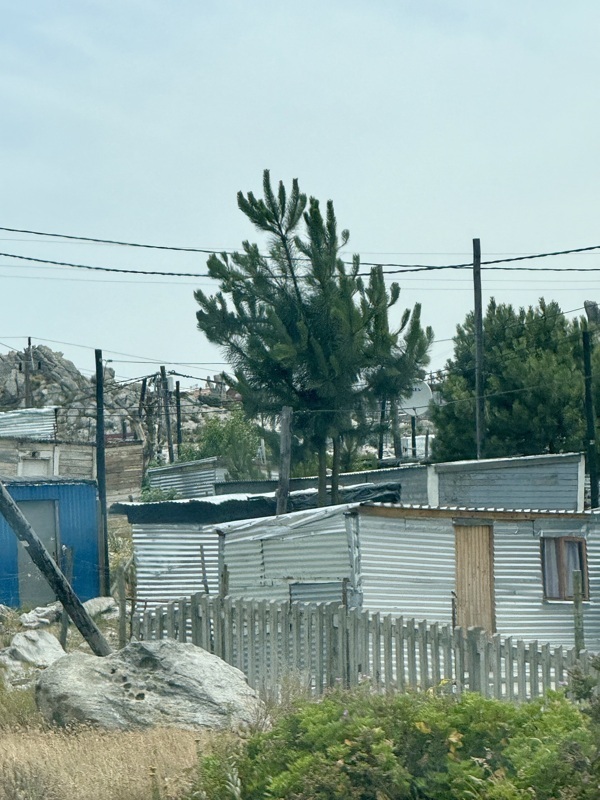 et dans chque ville, juste à l'extérieur, un bidon ville....triste....tres triste