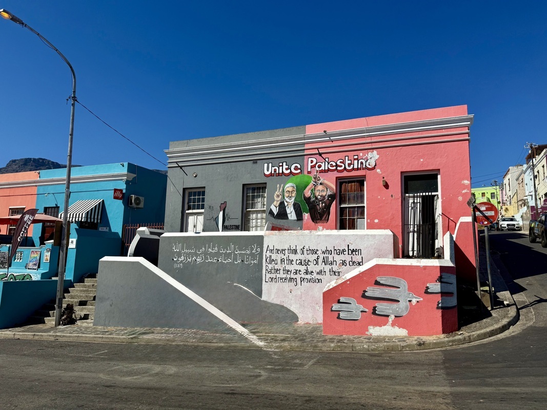 très engagés pour la palestine. le quartier est musulman