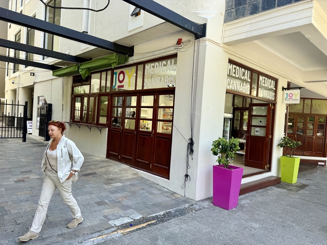 le canabis est en vente et consomation libre depuis 5 ans