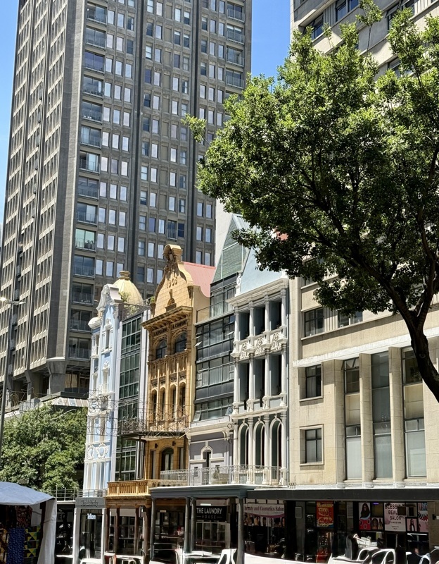 beaux batiments, maintenant un hotel