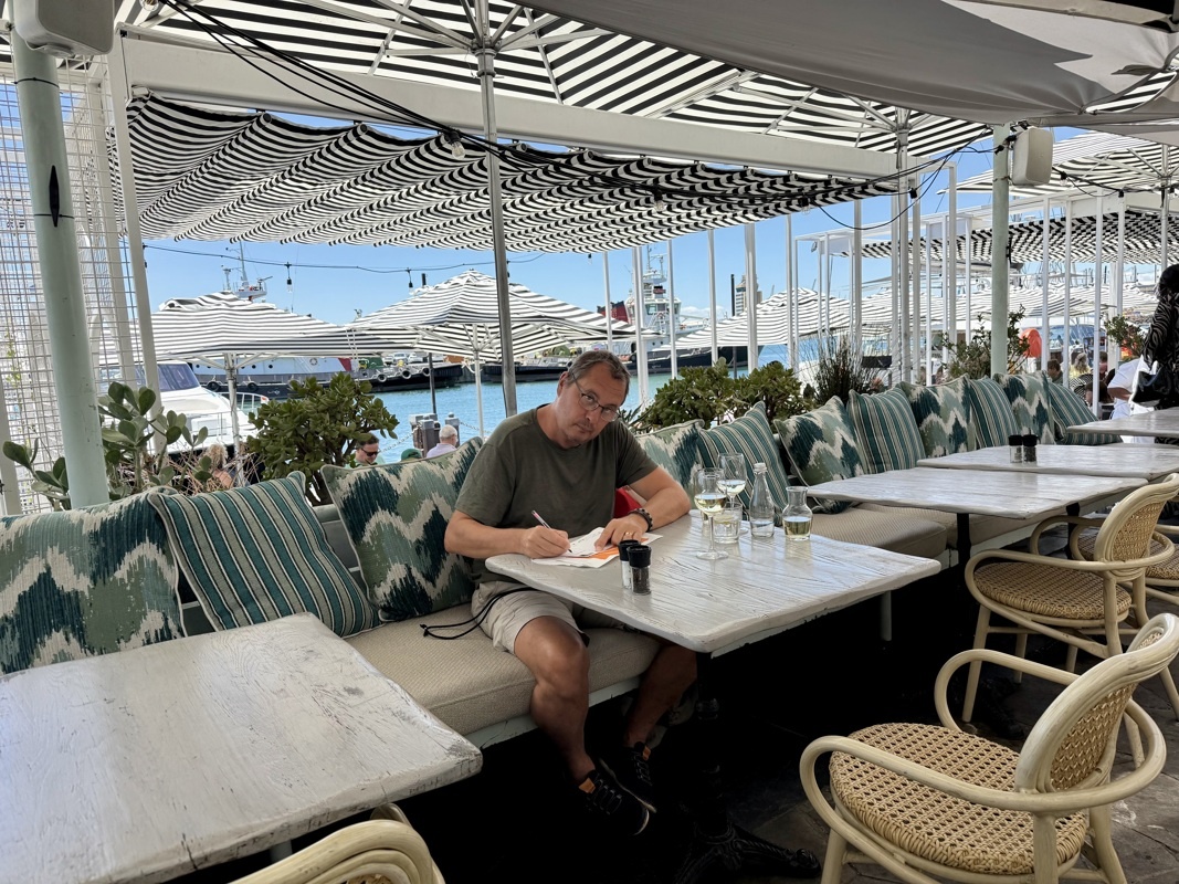 J’écris aussi avec un stylo et de papier, oui oui, pas seulement sur le blog