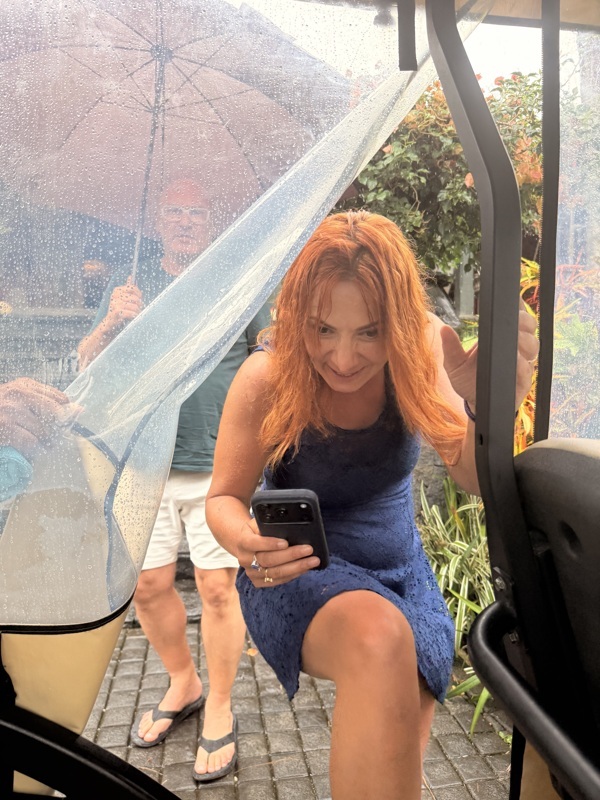 Voiturette pour rejoindre nos chambres sur la colline