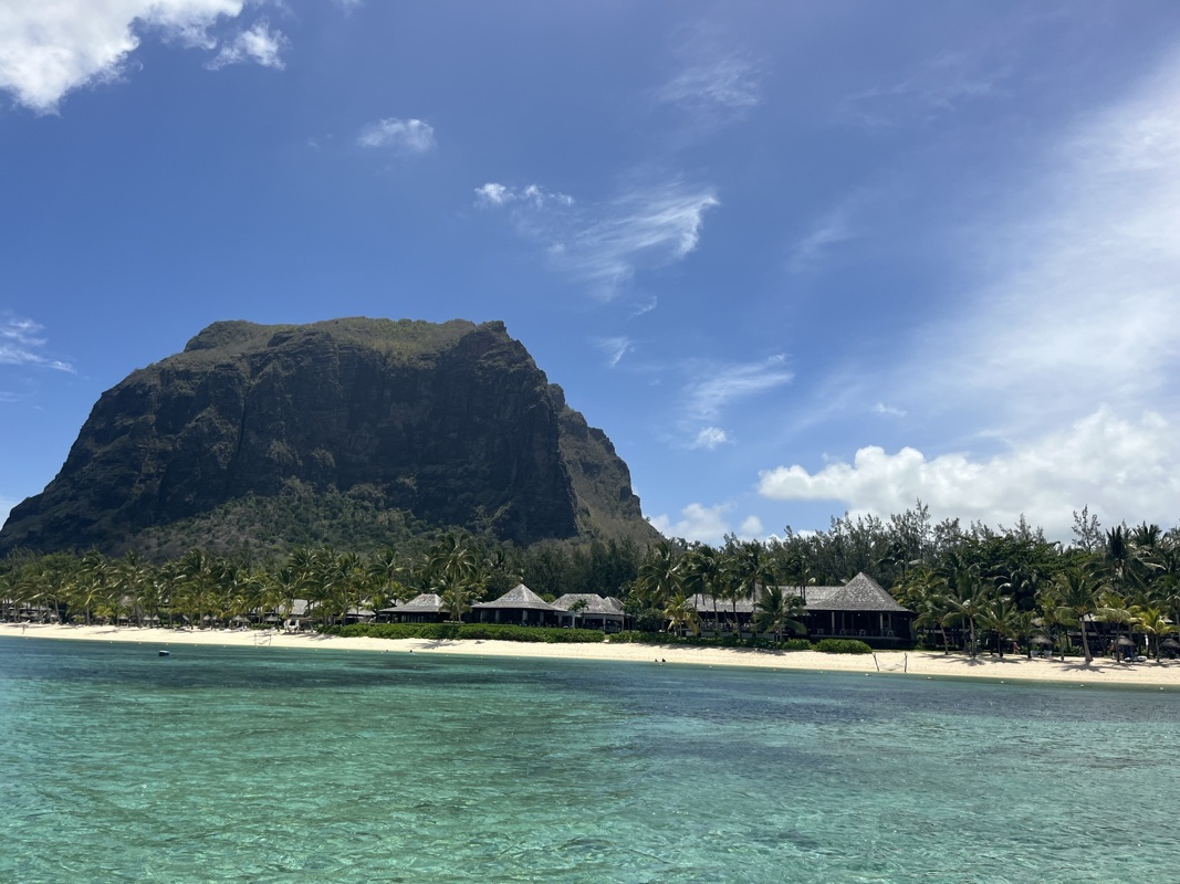 Notre hôtel et derrière le Morne