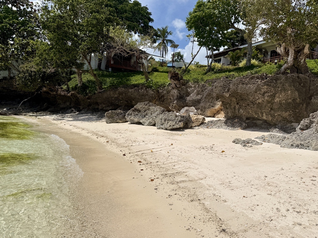 En haut à droite notre bungalow
