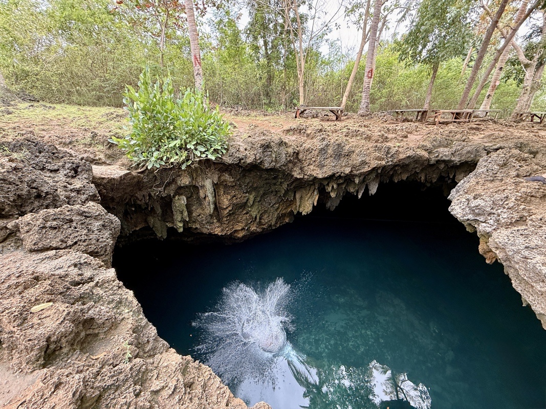 Couleur et transparence, mais le soleil qui il paraît produit une couleur turquoise incroyable.
