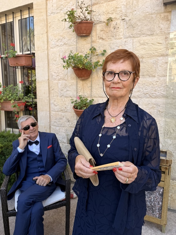 Mamy et papy prêts pour la cérémonie